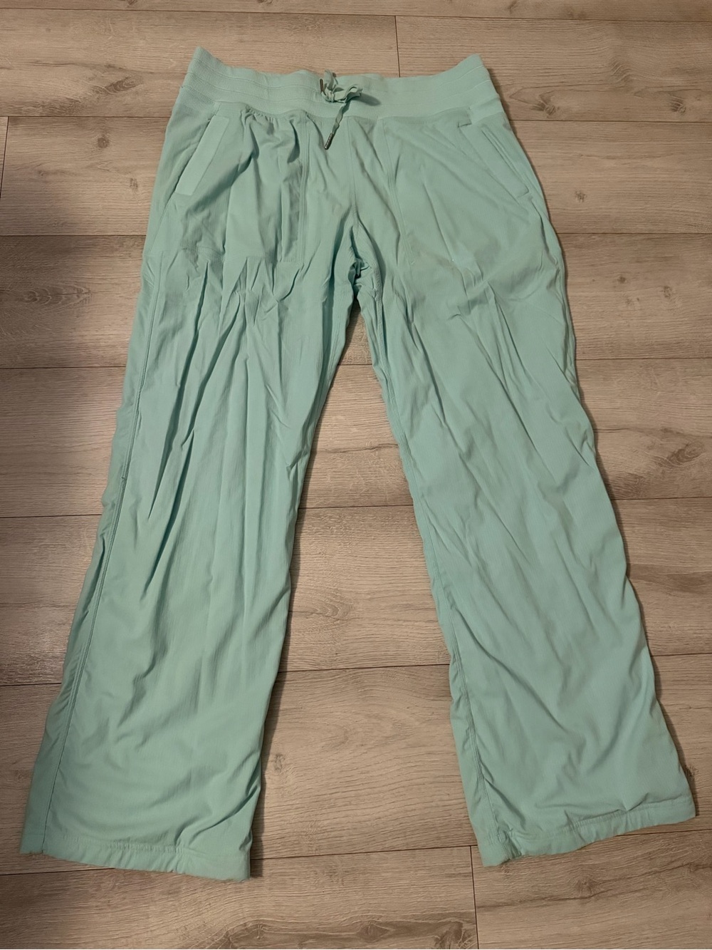 Lululemon Dance Studio Mid-Rise
Pant Regular Ideal Mint